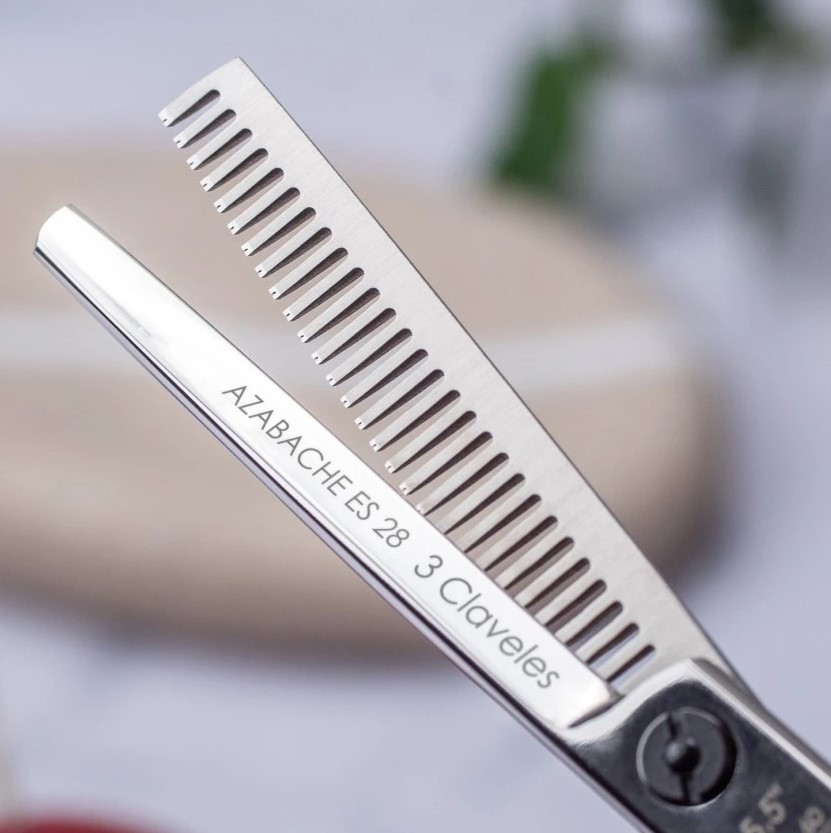 Tijera de peluqueria Azabache ES28 5.5" con filo navaja 3 Claveles