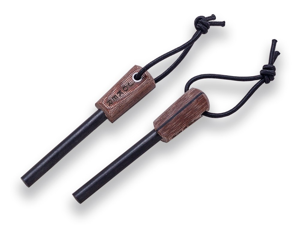 Cuchillo bushcraft Joker BS9 Ember F con mango de madera de nogal y hoja de Sandvik 14C28N con pedernal