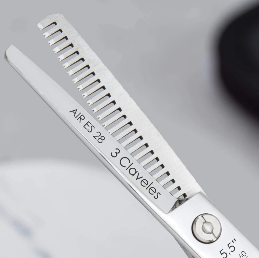Tesoura de cabeleireiro Air ES 5,5" em aço inoxidável 3 Claveles