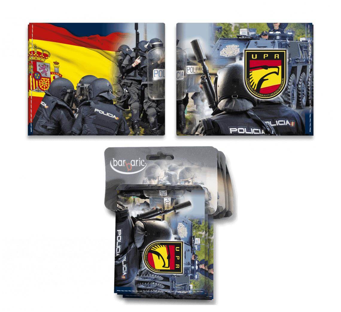 Cartera con impresión de la UPR con medidas de 11 x 9,5 cm cuando...