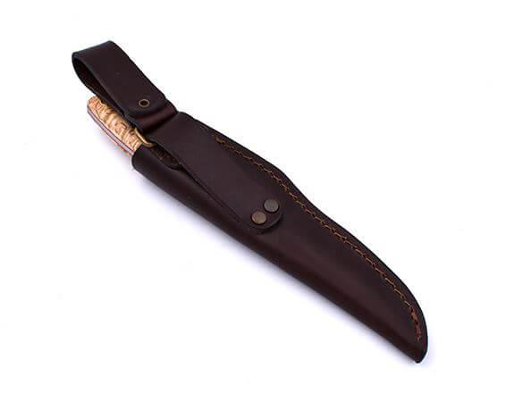 Brisa Trapper 95 con mango de madera de abedul rizado estabilizada y hoja scandi de acero carbono O1 con funda Trapper