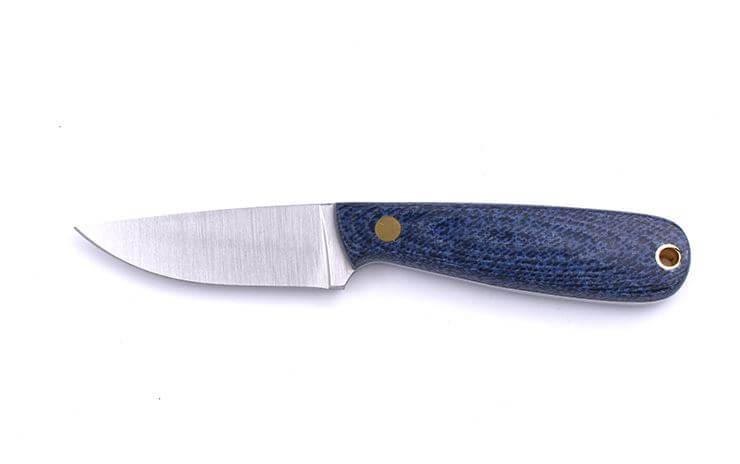 Brisa Necker 70 Neck Knife mit Jeans-Micarta-Griff mit Multicarry-Scheide