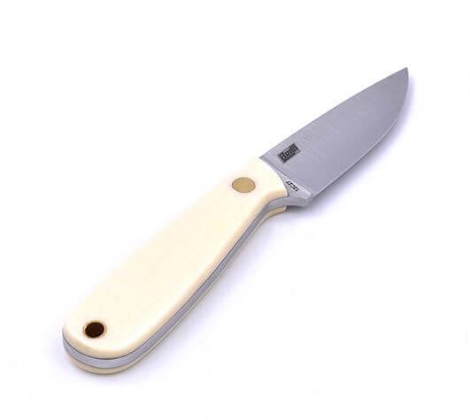 Brisa Necker 70 Neck Knife mit elfenbeinfarbenem Micarta-Griff mit Multicarry-Scheide