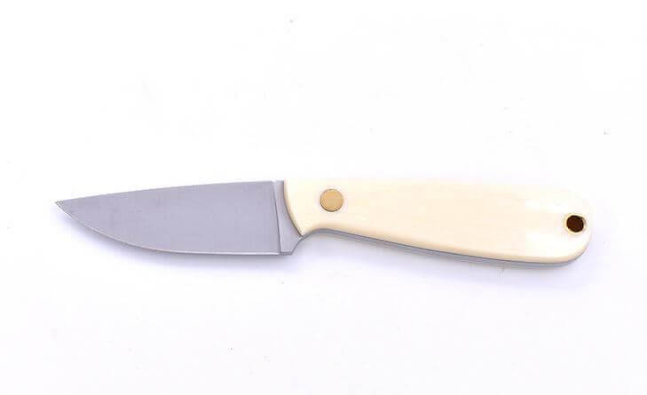 Brisa Necker 70 Neck Knife mit elfenbeinfarbenem Micarta-Griff mit Multicarry-Scheide