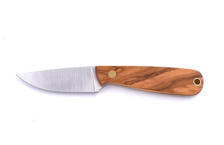 Cuchillo de cuello Brisa Necker 70 con puño de madera de olivo con funda de piel