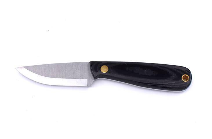 Brisa Necker 70 Scandi Neck Knife mit schwarzem Micarta-Griff und Kydex-Scheide