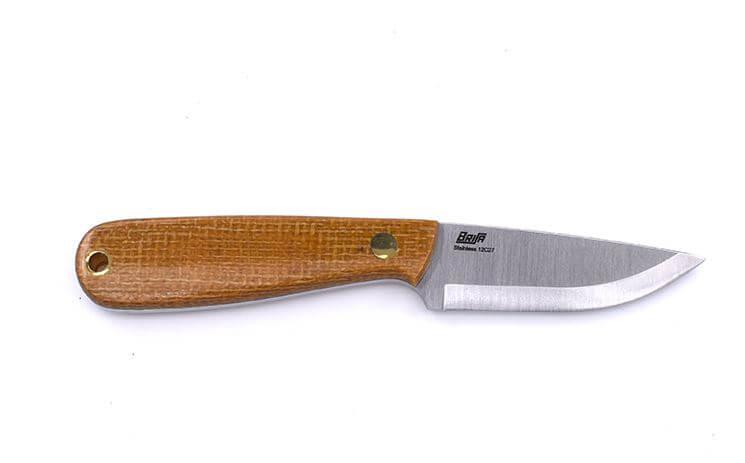 Cuchillo de cuello Brisa Necker 70 Scandi con puño de micarta mostaza y funda de piel