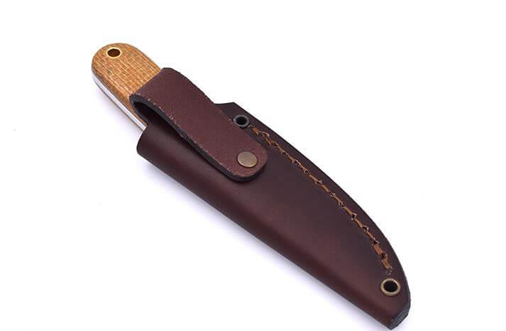 Cuchillo de cuello Brisa Necker 70 Scandi con puño de micarta mostaza y funda de piel