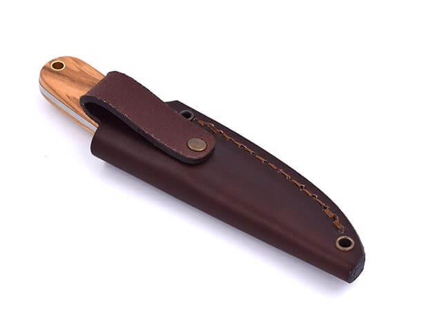 Brisa Necker 70 Scandi Neck Knife mit Olivenholzgriff und Lederscheide