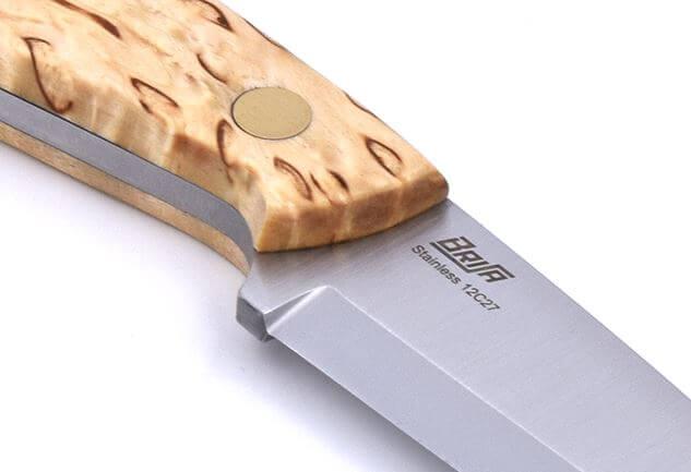 Cuchillo de cuello Brisa Necker 70 Scandi con mango de madera de abedul rizado y funda multicarry