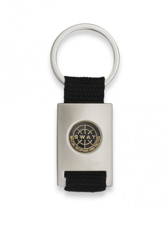 Llavero con forma de rectángulo bañado en cromo con cinta negra