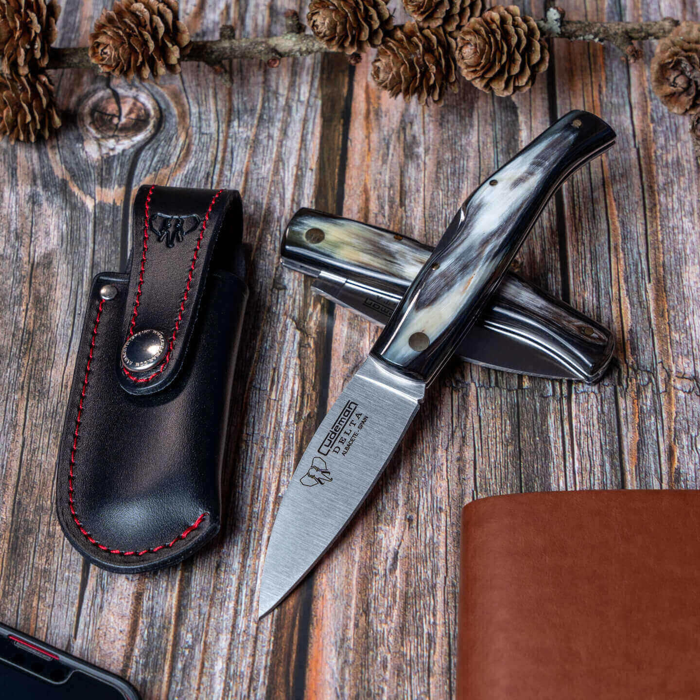 Navaja de bolsillo Cudeman Delta con mango de asta de toro con bloqueo y funda de cuero