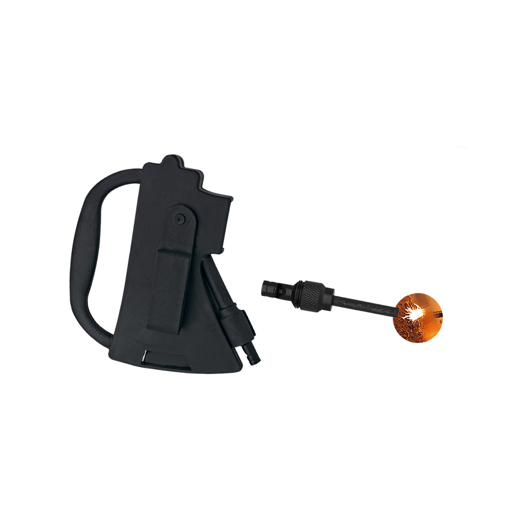 Hacha táctica de hoja negra con skinner y sierra