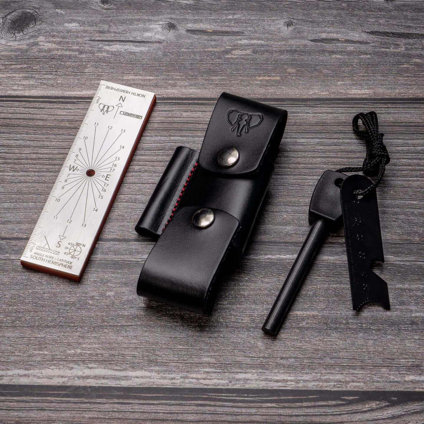 Accoppiamento Cudeman in pelle nera e tessuto rosso, con extra.