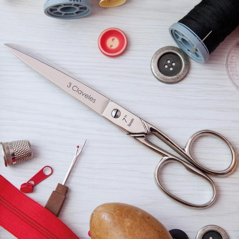 Tijera de modista 3 Claveles de 7" con dedales de diferente tamaño