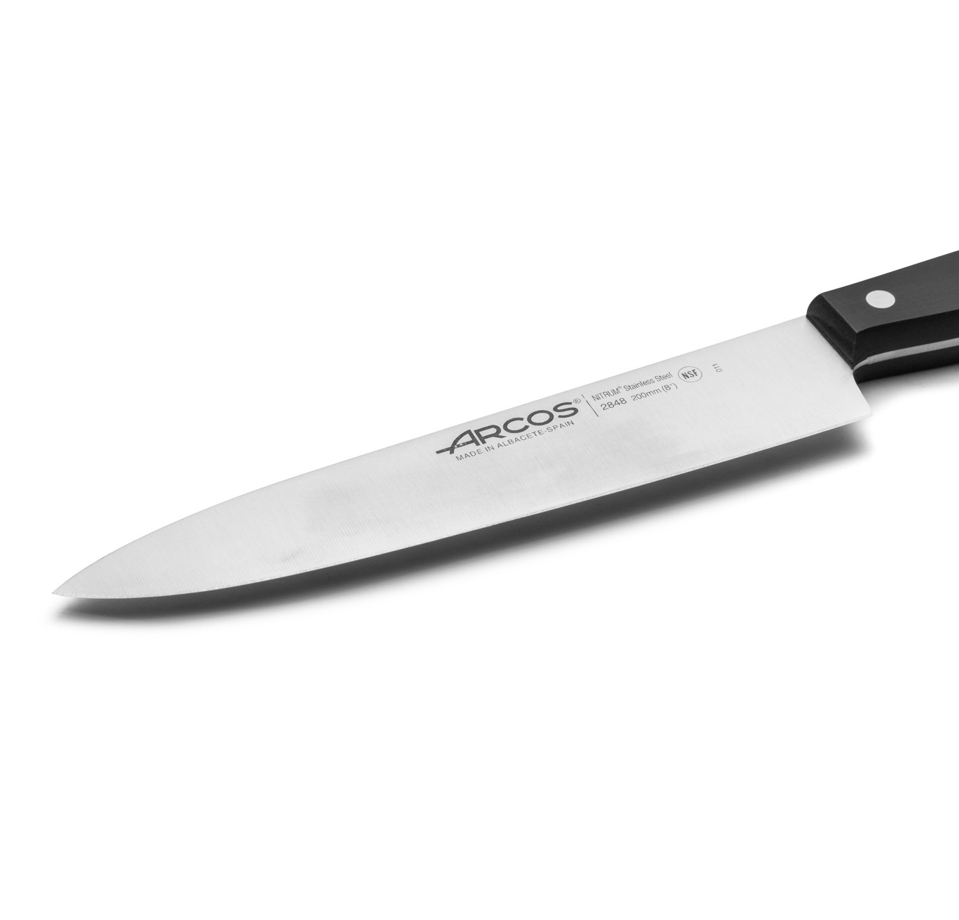 Cuchillo cocinero Arcos Universal con mango de polioximetileno negro y hoja de 200 mm