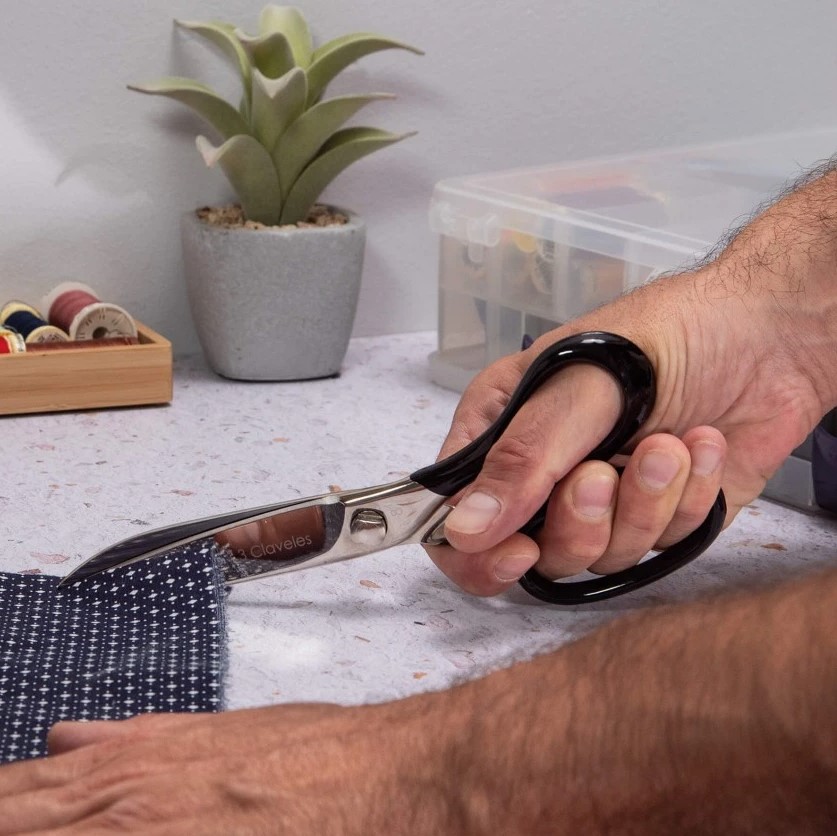 Tijeras de tapicero de 20 cm forjada en caliente con mango esmaltado negro 3 Claveles