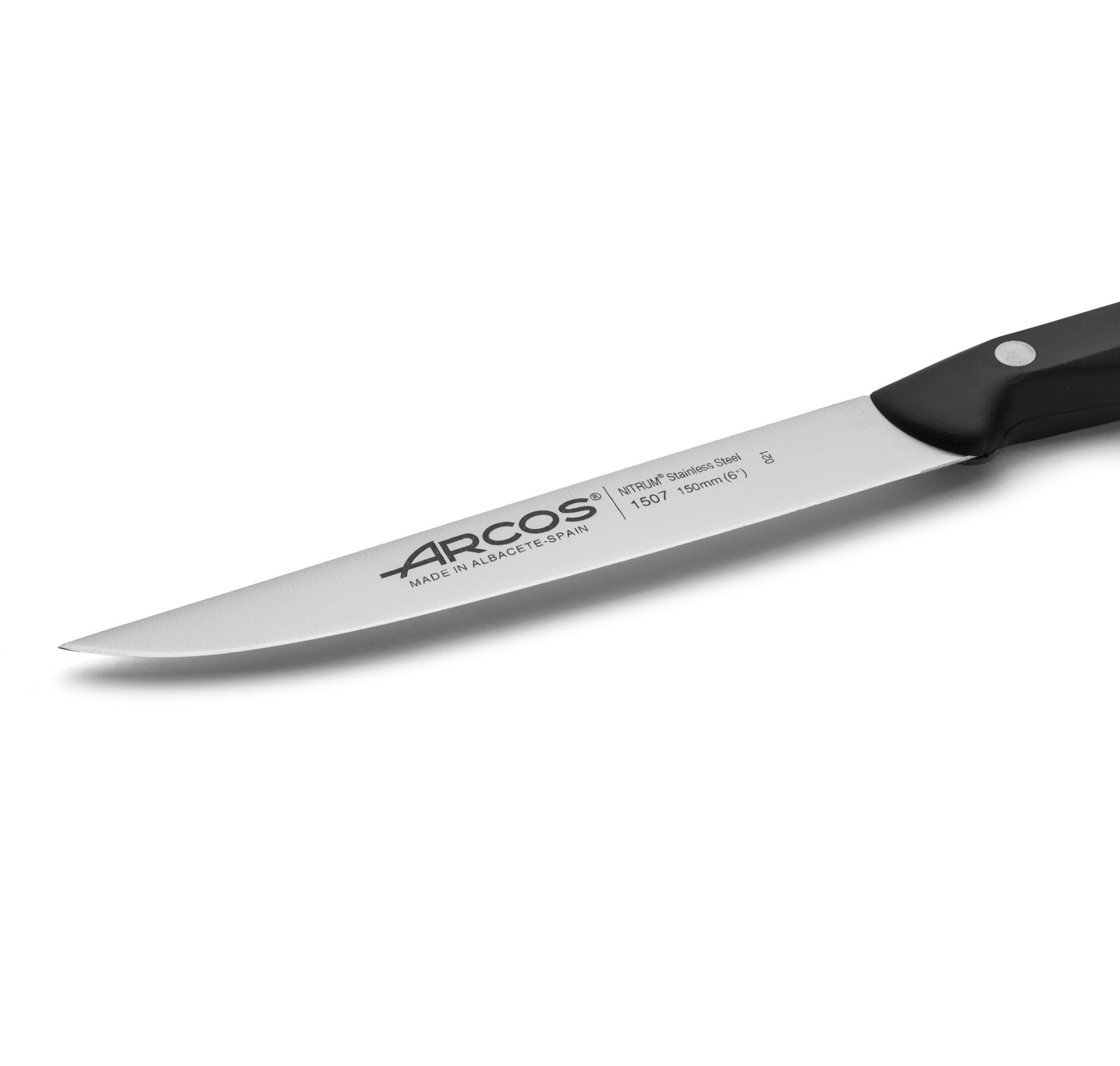 Cuchillo de cocina Arcos Maitre con mango de polipropileno negro y hoja de 150 mm