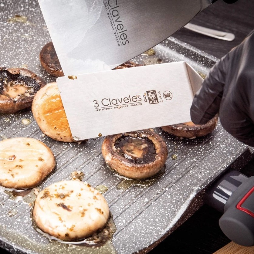 Espátula acodada uniblock 5x10 cm con mango de polipropileno 3 Claveles