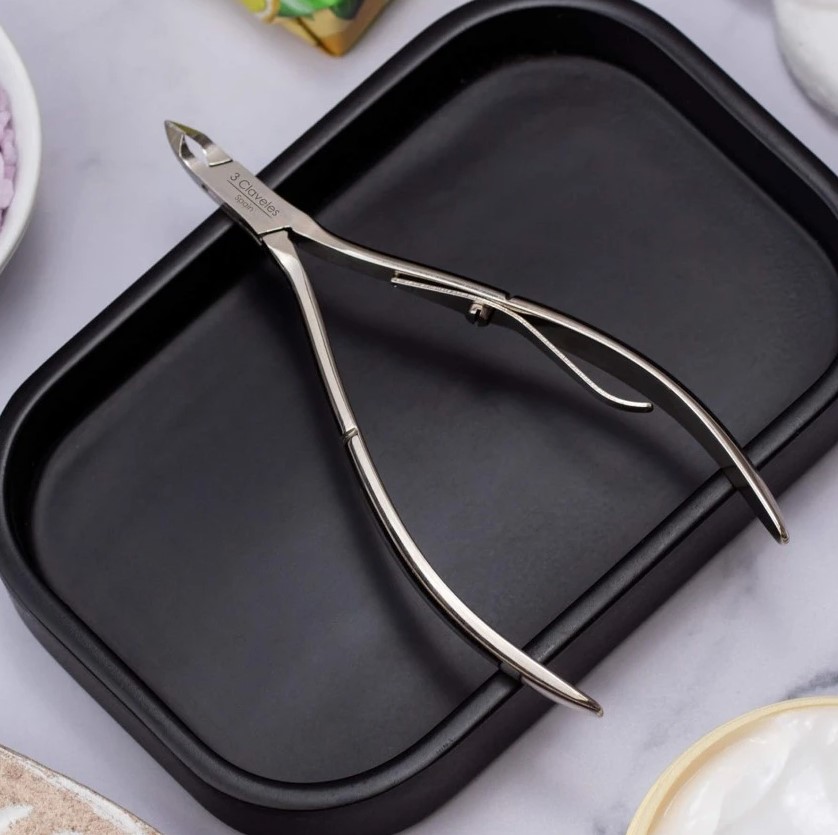 Alicate para cutículas de 11.5 cm con 3 mm de corte 3 Claveles
