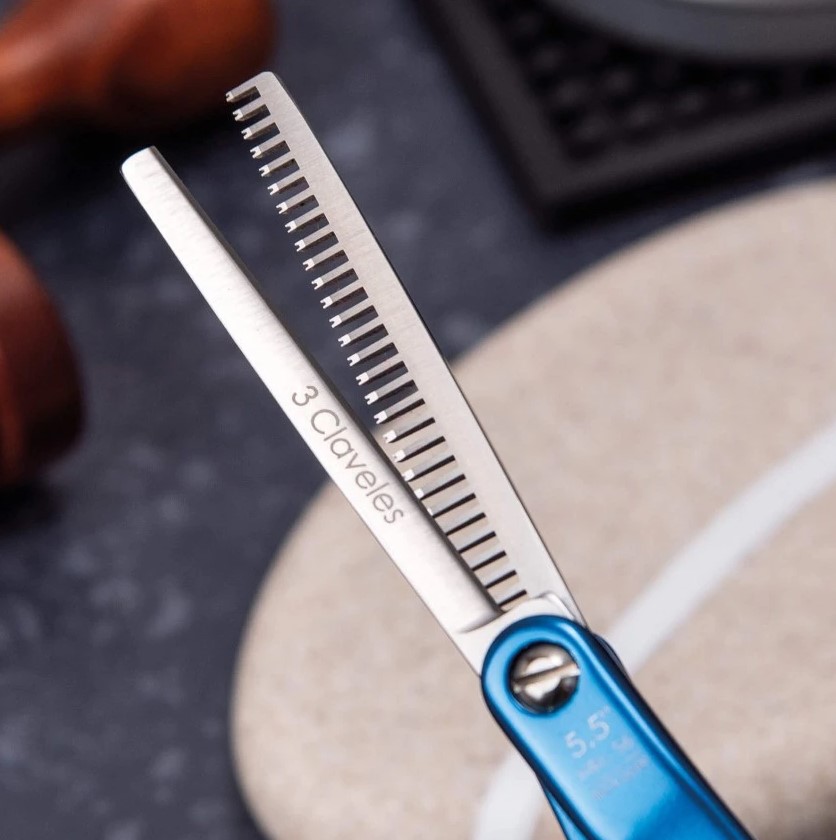 Tijera peluquería Duraluminium azul ES28 5.5" para esculpir  3 Claveles