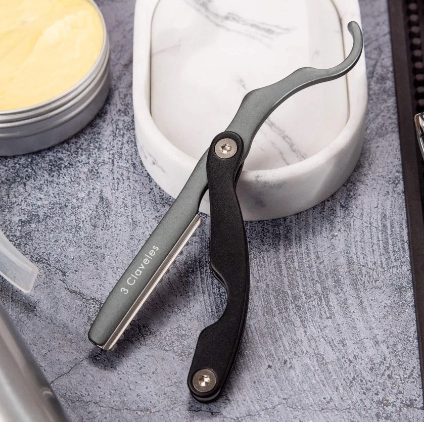 Ergo schwarzes Friseurmesser 17,5 cm 3 Claveles