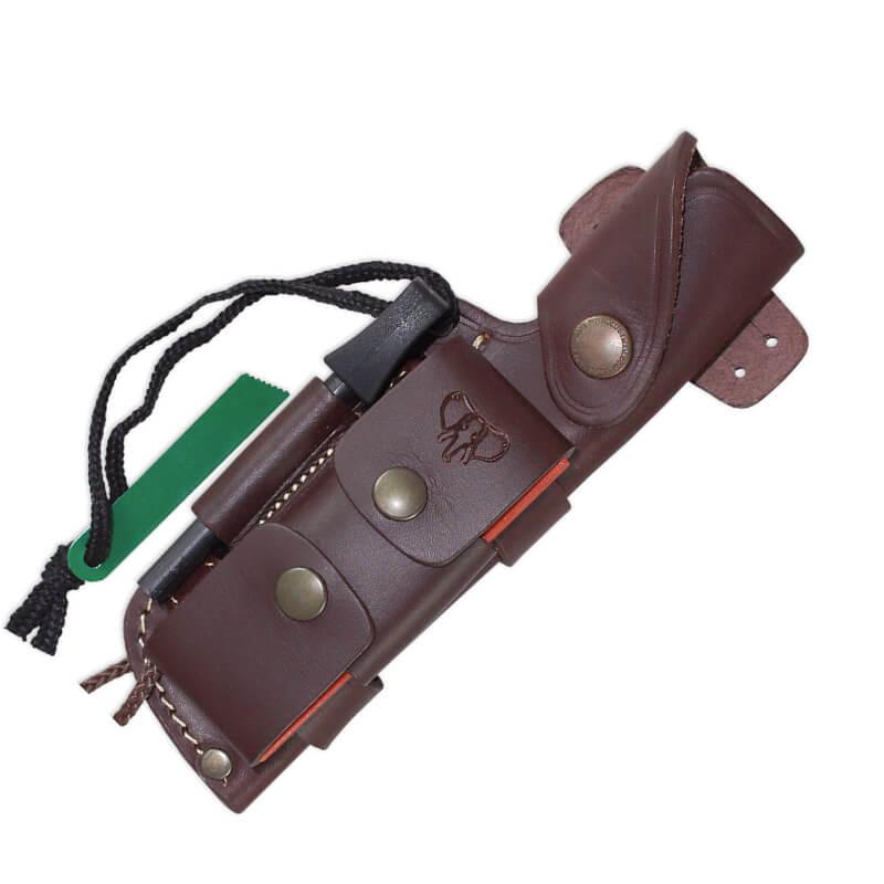 Faca Bushcraft com lâmina de aço Böhler N695 de 11 cm. Balança em marrom micarta e capa de couro com kit completo incluído.