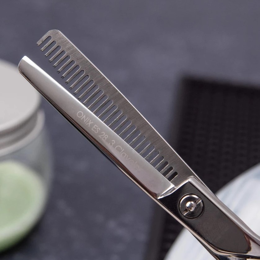 Onix ES28 5,5" Friseurschere mit Rasierklinge, 3 Claveles