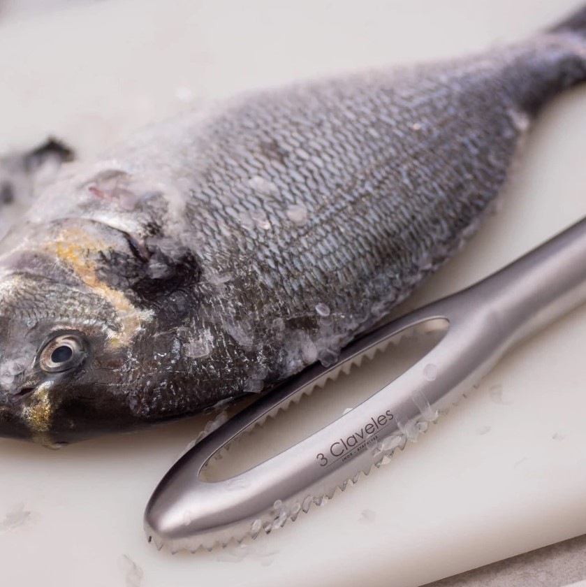 Quita escamas profesional de acero inoxidable 3 Claveles