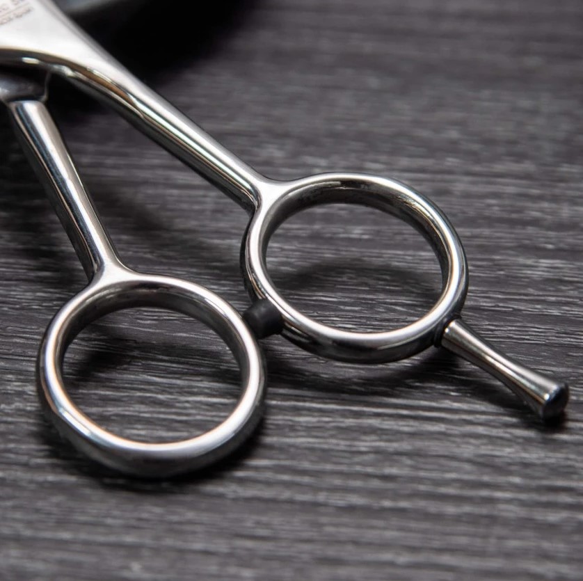 Tijera peluquero Skool EN 5.5" en acero inoxidable 3 Claveles