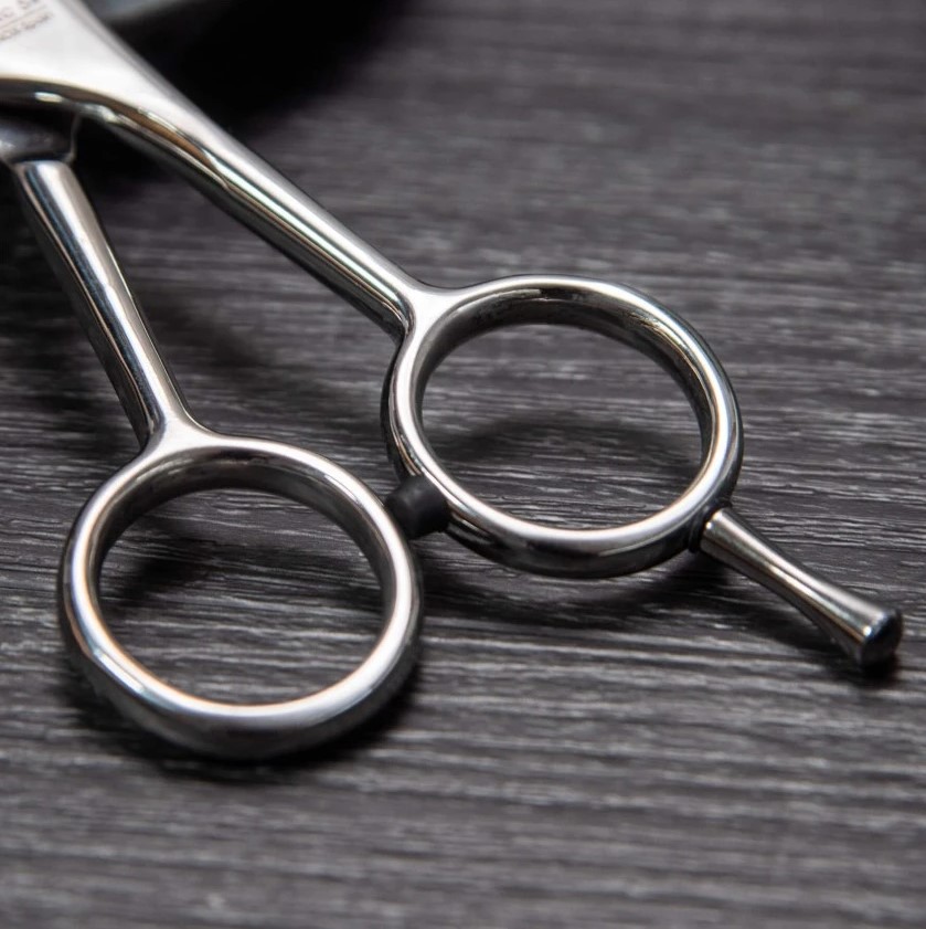 Tijera peluquero Skool ES 5.5" en acero inoxidable 3 Claveles