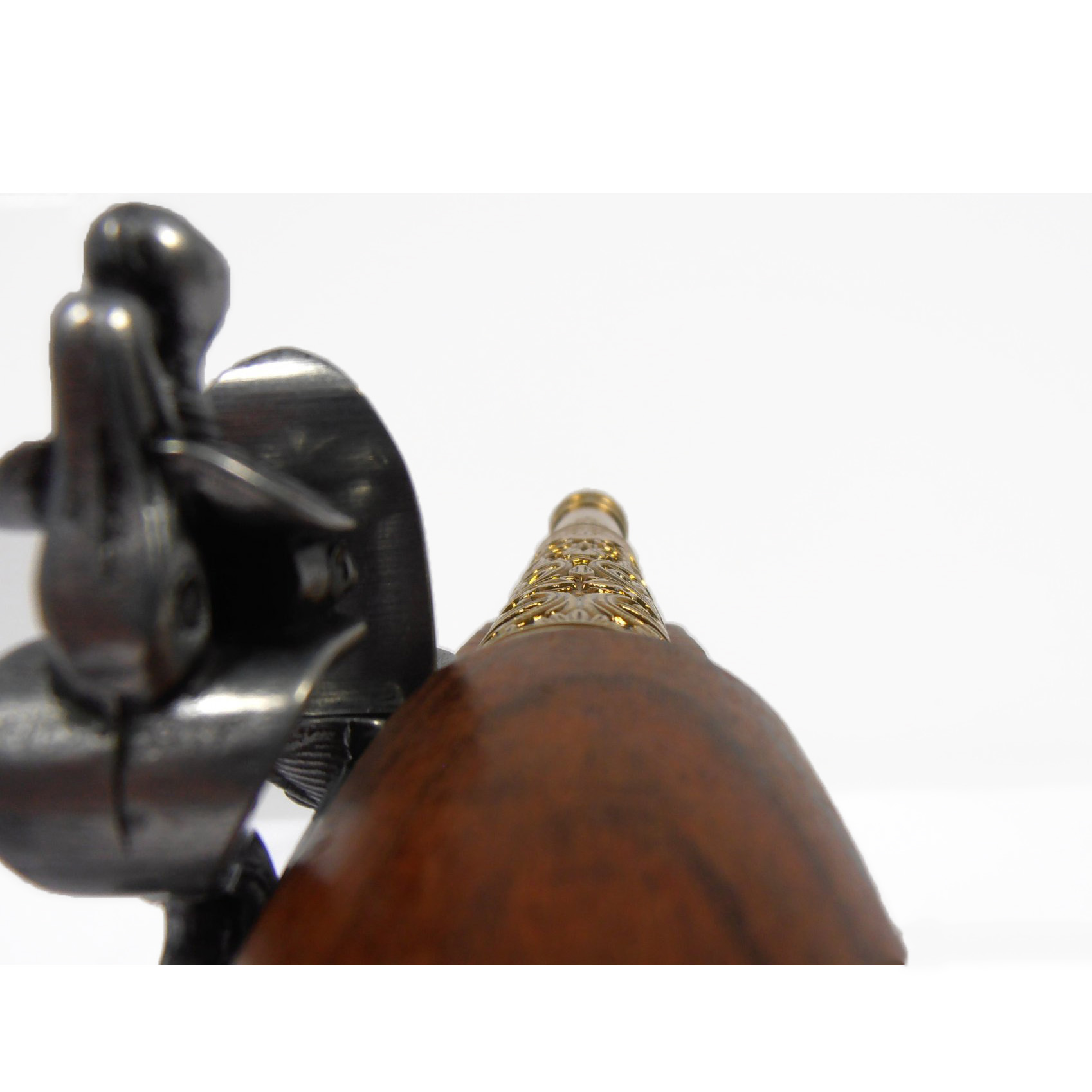 Pistolet à silex gaucher en bois et métal finition laiton, Inde, XVIIIe siècle