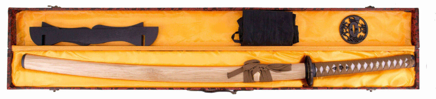 Funktionelles Katana mit holzfarbener Scheide und brauner Bespannung