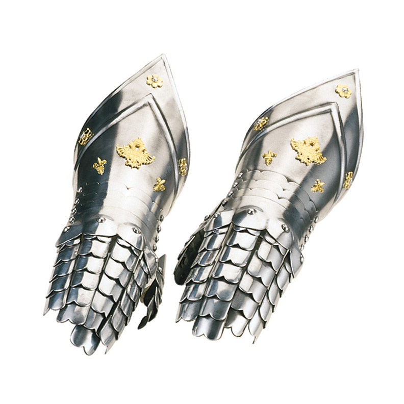 Guantelete medieval decorado en color oro hecho a mano 943