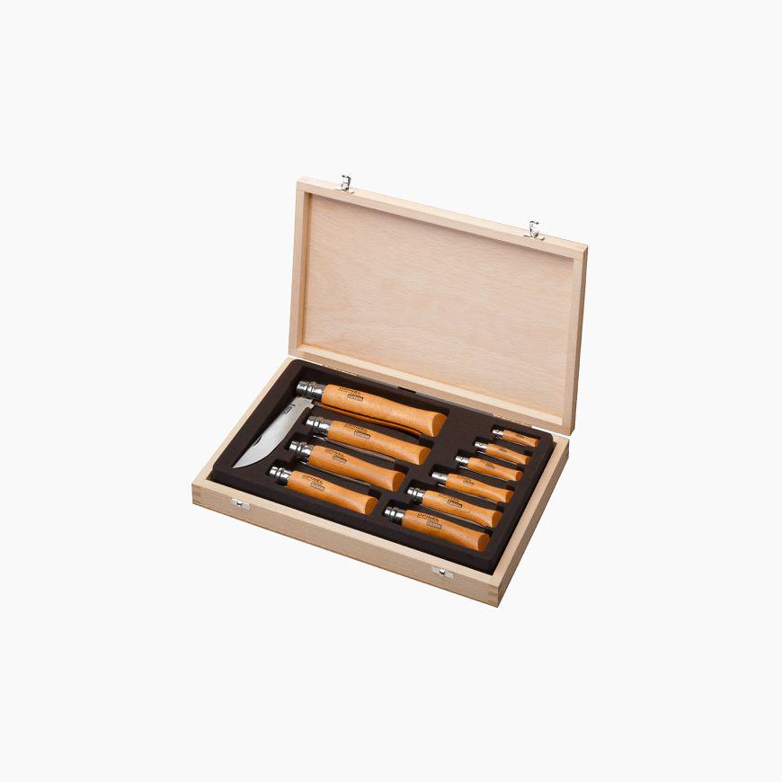 Caja de colección con los 10 modelos de Opinel tradition carbono