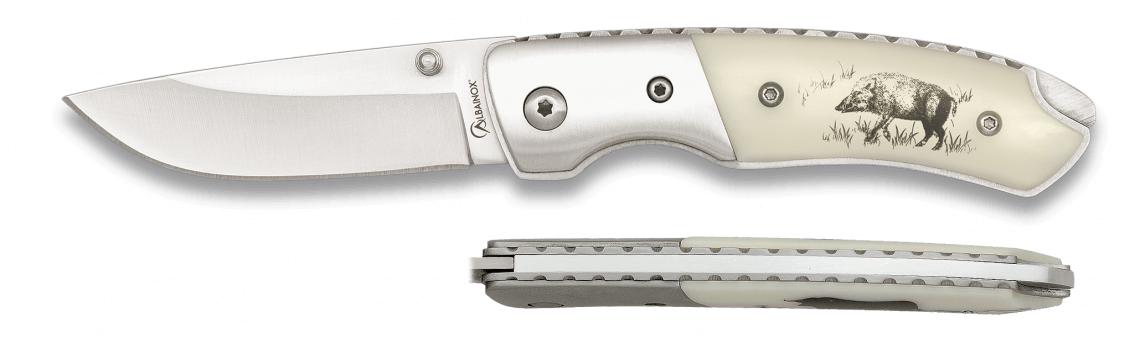 Navaja Albainox Deluxe jabalí decorado en ambos lados del mango y...