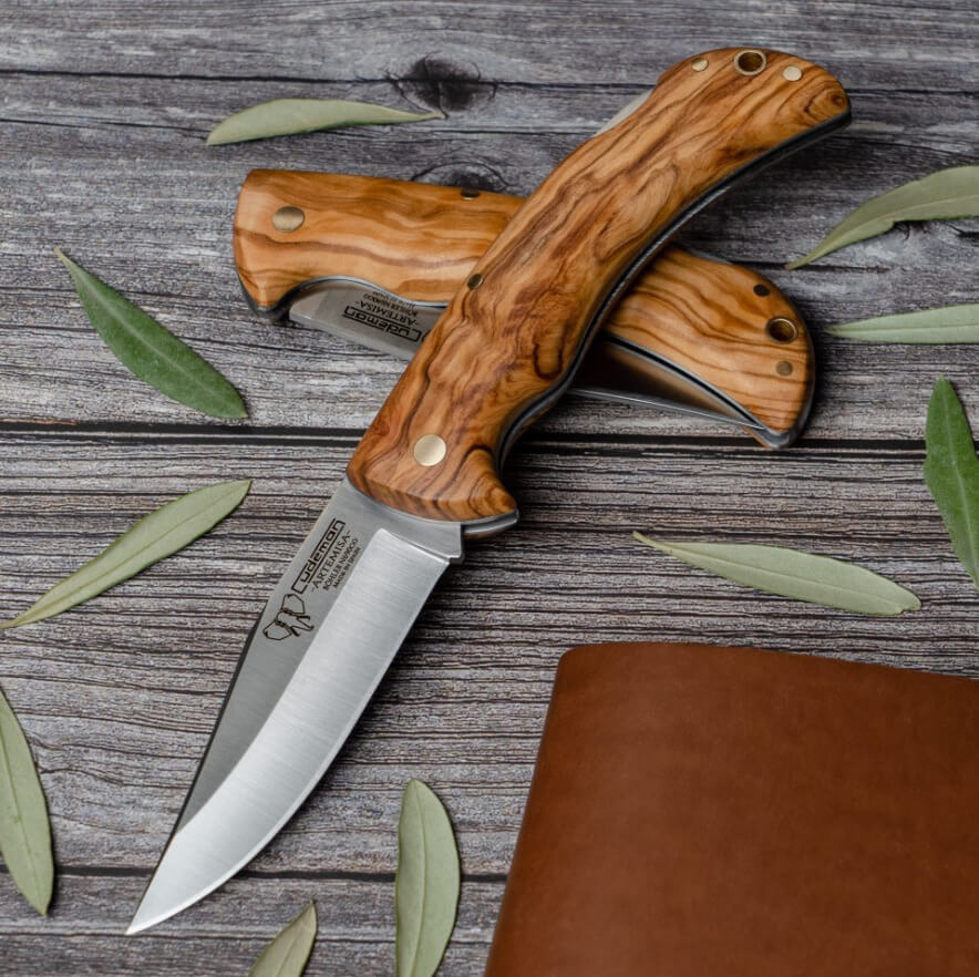 Navaja de caza Cudeman Artemisa con hoja de acero Böhler N690Co